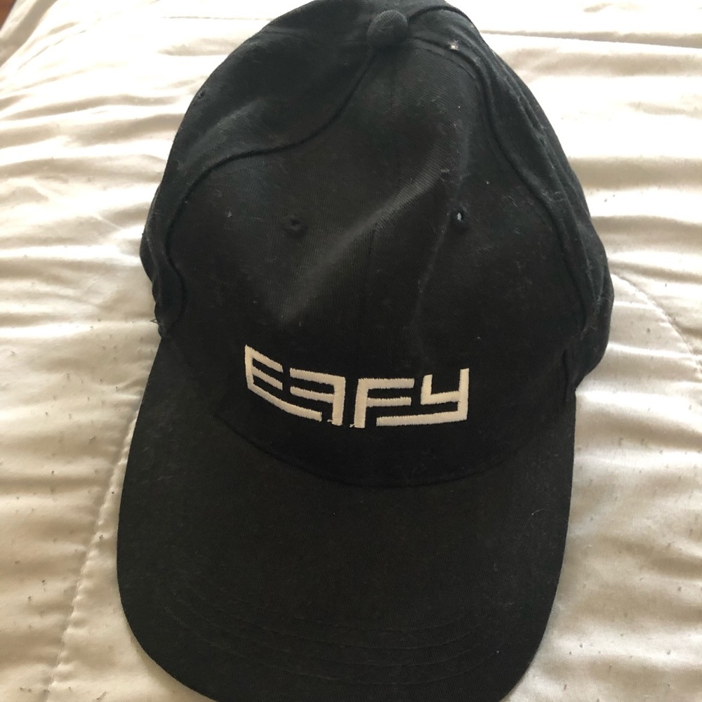 Caps